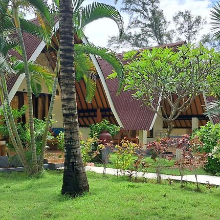 Salili Bungalow Гили Еър Екстериор снимка